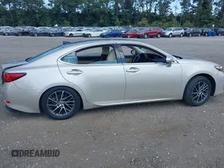2018 Lexus ES with VIN 58ABK1GG0JU111819, listed as a IAAI auction lot 40320555 with 32,194 mi miles. Bid and sale history available at carsss.com. Image 13.