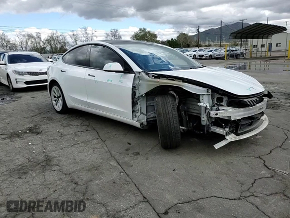 2022 Tesla Model 3 Long Range z VIN 5YJ3E1EB7NF365962, wystawiony jako Copart lot #48601865 z przebiegiem 121 541 mil mil oraz Szkoda całkowita • Salvage title. Historia ofert i sprzedaży dostępna na DreamBid. Obrazek 11.