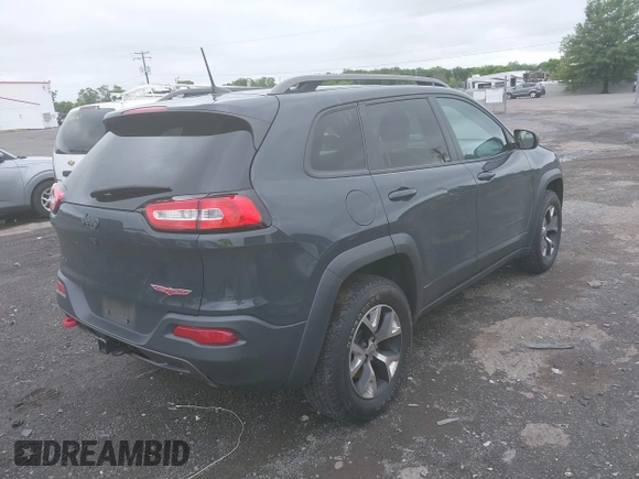 2017 Jeep Cherokee Trailhawk z VIN 1C4PJMBS2HW532974, wystawiony jako IAAI lot #42523785 z przebiegiem 74 272 mil mil oraz . Historia ofert i sprzedaży dostępna na DreamBid. Obrazek 4.