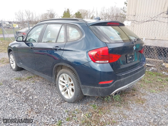 2015 BMW X1 xDrive28i with VIN WBAVL1C56FVY27567, listed as a IAAI auction lot 42047505 with 160,013 mi miles. Bid and sale history available at carsss.com. Image 3.