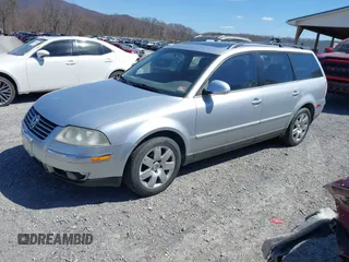 2005 Volkswagen Passat z VIN WVWDD63B25E110788, wystawiony jako IAAI lot #41877185 z przebiegiem 181 584 mil mil oraz . Historia ofert i sprzedaży dostępna na DreamBid. Obrazek 2.