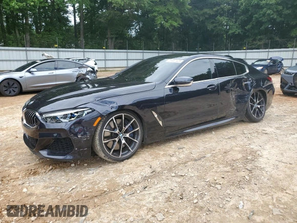 2021 BMW 8 Series M850i z VIN WBAGV8C06MCG35500, wystawiony jako Copart lot #59467425 z przebiegiem 54 268 mil mil oraz Szkoda całkowita • Salvage title. Historia ofert i sprzedaży dostępna na DreamBid. Obrazek 1.