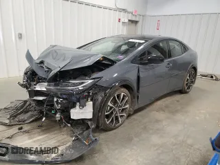 2024 Toyota Prius SE z VIN JTDACACU1R3030085, wystawiony jako Copart lot #52441995 z przebiegiem 6 043 mil mil oraz Szkoda całkowita • Salvage title. Historia ofert i sprzedaży dostępna na DreamBid. Obrazek 1.