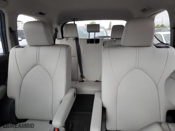 2024 Toyota Grand Highlander Hybrid XLE with VIN 5TDACAB5XRS028084, listed as a Copart auction lot 53483105 with 17,383 mi miles and Salvage Title. Bid and sale history available at carsss.com. Image 10.