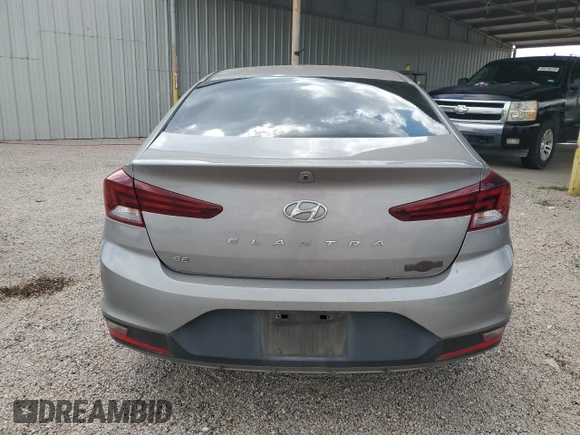 2020 Hyundai Elantra SE z VIN KMHD74LF4LU949239, wystawiony jako Copart lot #55599705 z przebiegiem 88 744 mil mil oraz Czysty tytuł • Clean title. Historia ofert i sprzedaży dostępna na DreamBid. Obrazek 6.
