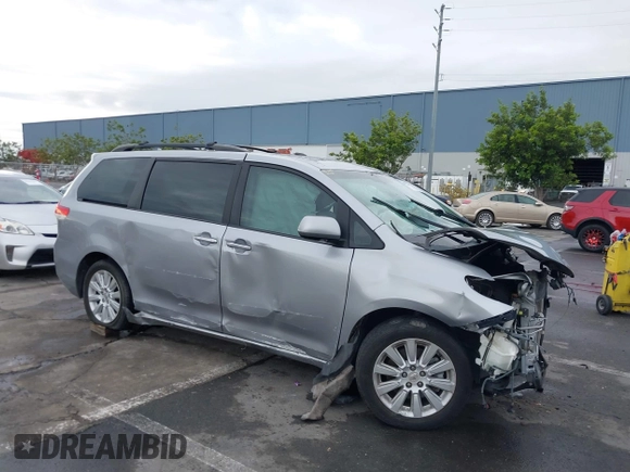 2012 Toyota Sienna XLE with VIN 5TDDK3DC9CS042847, listed as a IAAI auction lot 40970090 with 101,813 mi miles. Bid and sale history available at carsss.com. Image 1.