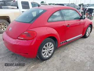 2013 Volkswagen Beetle Entry z VIN 3VWFX7AT6DM603784, wystawiony jako IAAI lot #42310851 z przebiegiem 96 277 mil mil oraz . Historia ofert i sprzedaży dostępna na DreamBid. Obrazek 4.