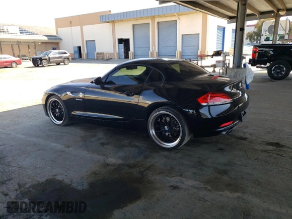 2015 BMW Z4 sDrive28i with VIN WBALL5C54FP557175, listed as a Copart auction lot 48906195 with 28,275 mi miles and Salvage Title. Bid and sale history available at carsss.com. Image 2.