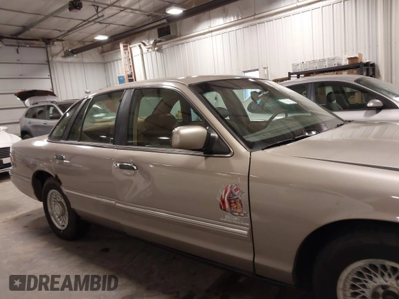 1995 Ford Crown Victoria LX с VIN 2FALP74W0SX195270, выставлен на аукционе IAAI как лот 41840082 с пробегом 139 967 миль миль и . История ставок и продаж доступна на DreamBid. Изображение 14.