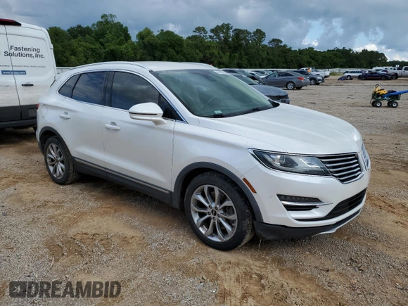 2015 Lincoln MKC z VIN 5LMCJ1A98FUJ18143, wystawiony jako Copart lot #56181915 z przebiegiem 105 933 mil mil oraz Szkody całkowita. Historia ofert i sprzedaży dostępna na DreamBid. Obrazek 4.