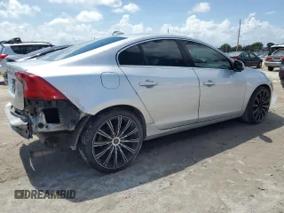 2012 Volvo S60 T5 z VIN YV1622FSXC2036628, wystawiony jako Copart lot #55798105 z przebiegiem 146 719 mil mil oraz Szkoda całkowita • Salvage title. Historia ofert i sprzedaży dostępna na DreamBid. Obrazek 3.