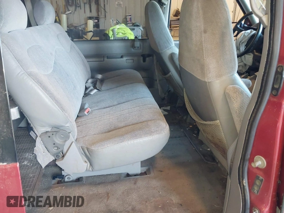 1997 Chevrolet Astro z VIN 1GNDM19WXVB131278, wystawiony jako IAAI lot #42231868 z przebiegiem 271 239 mil mil oraz . Historia ofert i sprzedaży dostępna na DreamBid. Obrazek 8.