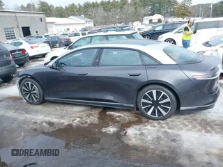 2023 Lucid Air Grand Touring z VIN 50EA1GBA6PA005316, wystawiony jako IAAI lot #41591359 z przebiegiem 4571 mil mil oraz . Historia ofert i sprzedaży dostępna na DreamBid. Obrazek 15.