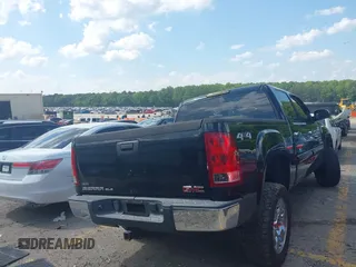 2010 GMC Sierra 1500 SLE z VIN 3GTRKVE37AG237387, wystawiony jako IAAI lot #42226235 z przebiegiem 181 766 mil mil oraz . Historia ofert i sprzedaży dostępna na DreamBid. Obrazek 4.