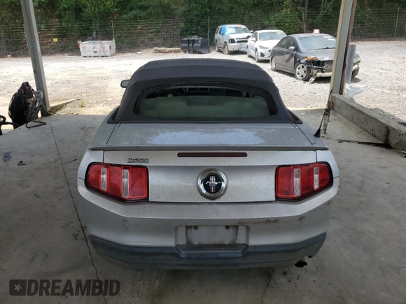2010 Ford Mustang V6 с VIN 1ZVBP8EN8A5168378, выставлен на аукционе Copart как лот 59403315 с пробегом 221 679 миль миль и Чистый • Clean title. История ставок и продаж доступна на DreamBid. Изображение 6.