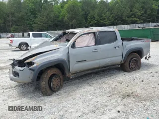 2020 Toyota Tacoma SR5 z VIN 3TMCZ5AN1LM326465, wystawiony jako Copart lot #56960395 z przebiegiem 68 961 mil mil oraz Szkoda całkowita • Salvage title. Historia ofert i sprzedaży dostępna na DreamBid. Obrazek 1.