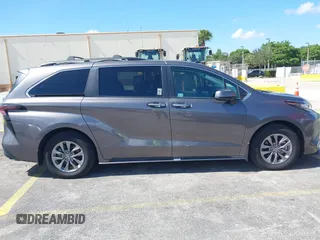 2023 Toyota Sienna XLE с VIN 5TDYSKFC4PS076631, выставлен на аукционе IAAI как лот 42527538 с пробегом 20 123 миль миль и . История ставок и продаж доступна на DreamBid. Изображение 13.