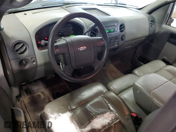 2008 Ford F-150 XL z VIN 1FTRF14W98KB31275, wystawiony jako Copart lot #65030705 z przebiegiem 170 706 mil mil oraz Czysty tytuł • Clean title. Historia ofert i sprzedaży dostępna na DreamBid. Obrazek 8.