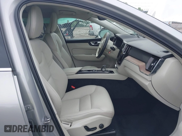 2022 Volvo XC60 Momentum z VIN YV4L12RK0N1997610, wystawiony jako IAAI lot #42202592 z przebiegiem 3580 mil mil oraz . Historia ofert i sprzedaży dostępna na DreamBid. Obrazek 5.