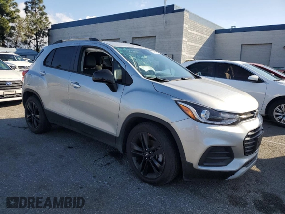 2022 Chevrolet Trax LT z VIN KL7CJLSM4NB551147, wystawiony jako Copart lot #47435715 z przebiegiem 15 005 mil mil oraz Szkoda całkowita • Salvage title. Historia ofert i sprzedaży dostępna na DreamBid. Obrazek 4.