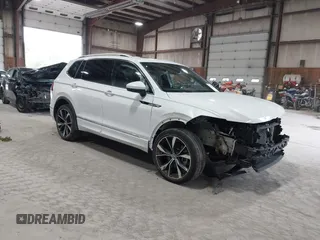2023 Volkswagen Tiguan SEL R-Line z VIN 3VV4B7AX8PM122002, wystawiony jako IAAI lot #42489129 z przebiegiem 16 557 mil mil oraz . Historia ofert i sprzedaży dostępna na DreamBid. Obrazek 1.