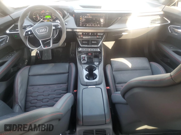 2022 Audi RS e-tron GT z VIN WAUAHBFW6N7904693, wystawiony jako Copart lot #72273784 z przebiegiem 10 180 mil mil oraz Szkoda całkowita • Salvage title. Historia ofert i sprzedaży dostępna na DreamBid. Obrazek 8.