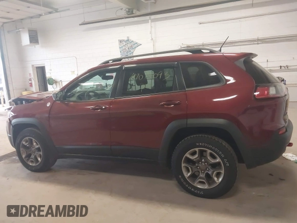 2019 Jeep Cherokee Trailhawk z VIN 1C4PJMBX0KD361981, wystawiony jako IAAI lot #42074093 z przebiegiem 56 989 mil mil oraz . Historia ofert i sprzedaży dostępna na DreamBid. Obrazek 14.