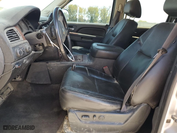 2011 Chevrolet Avalanche LTZ with VIN 3GNTKGE30BG305989, listed as a Copart auction lot 70499944 with 133,392 mi miles and Salvage Title. Bid and sale history available at carsss.com. Image 7.