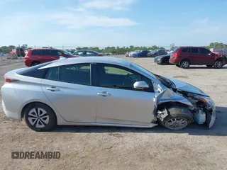 2017 Toyota Prius Two z VIN JTDKARFU8H3046058, wystawiony jako IAAI lot #42169692 z przebiegiem 79 226 mil mil oraz . Historia ofert i sprzedaży dostępna na DreamBid. Obrazek 14.