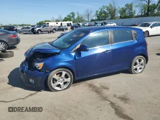 2012 Chevrolet Sonic LTZ z VIN 1G1JE6SH2C4211444, wystawiony jako Copart lot #54013075 z przebiegiem 97 378 mil mil oraz Szkoda całkowita • Salvage title. Historia ofert i sprzedaży dostępna na DreamBid. Obrazek 1.