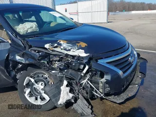 2015 Nissan Altima 2.5 S with VIN 1N4AL3AP0FC465917, listed as a IAAI auction lot 41650721 with 105,357 mi miles. Bid and sale history available at carsss.com. Image 6.