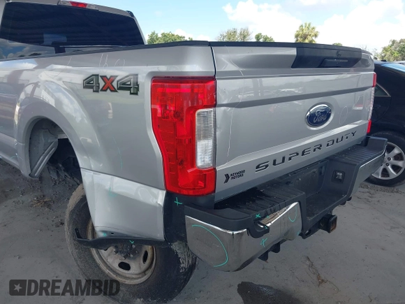 2019 Ford F-250 XL z VIN 1FT7W2BT7KED13259, wystawiony jako IAAI lot #42543359 z przebiegiem 136 511 mil mil oraz . Historia ofert i sprzedaży dostępna na DreamBid. Obrazek 18.