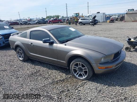 2005 Ford Mustang Deluxe с VIN 1ZVFT80NX55110332, выставлен на аукционе IAAI как лот 42087975 с пробегом 181 810 миль миль и . История ставок и продаж доступна на DreamBid. Изображение 1.