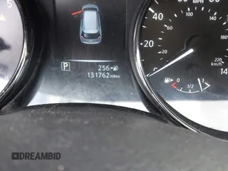 2017 Nissan Rogue SL z VIN JN8AT2MV7HW025973, wystawiony jako IAAI lot #42000657 z przebiegiem 131 762 mil mil oraz . Historia ofert i sprzedaży dostępna na DreamBid. Obrazek 15.