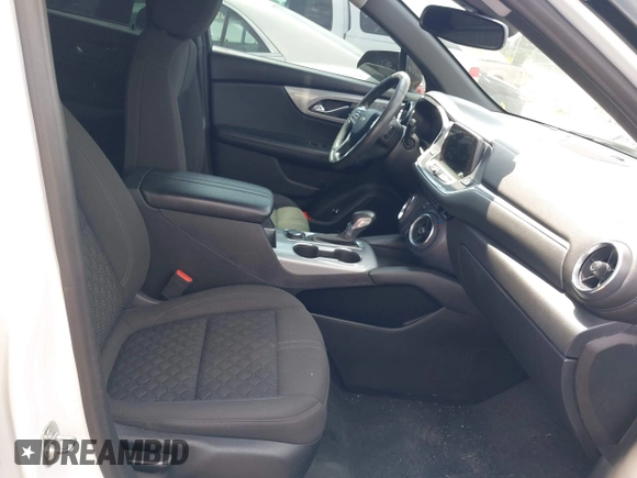 2021 Chevrolet Blazer LT z VIN 3GNKBCRS6MS510688, wystawiony jako IAAI lot #42651746 z przebiegiem 84 794 mil mil oraz . Historia ofert i sprzedaży dostępna na DreamBid. Obrazek 5.