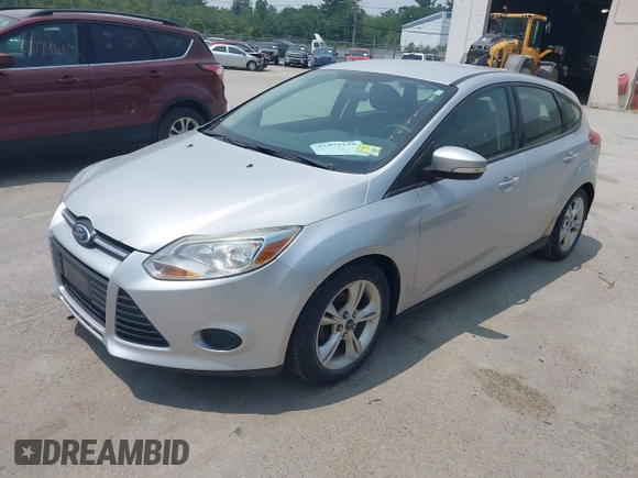 2014 Ford Focus SE z VIN 1FADP3K28EL125403, wystawiony jako IAAI lot #42494248 z przebiegiem 129 244 mil mil oraz . Historia ofert i sprzedaży dostępna na DreamBid. Obrazek 2.