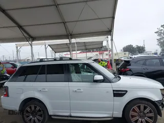 2013 Land Rover Range Rover Sport SC with VIN SALSH2E40DA800038, listed as a IAAI auction lot 42152992 with 119,438 mi miles and . Bid and sale history available at DreamBid. Image 14.