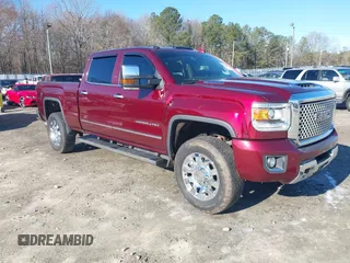 2017 GMC Sierra 2500HD Denali z VIN 1GT12UEY0HF186720, wystawiony jako IAAI lot #41580466 z przebiegiem Nie podano mil oraz . Historia ofert i sprzedaży dostępna na DreamBid. Obrazek 1.
