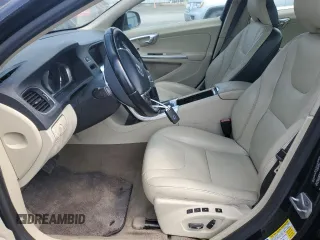 2015 Volvo S60 T5 Drive-E Premier z VIN YV126MFB0F1305289, wystawiony jako Copart lot #59939795 z przebiegiem 90 678 mil mil oraz Czysty tytuł • Clean title. Historia ofert i sprzedaży dostępna na DreamBid. Obrazek 7.