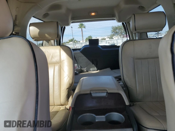 2005 Lincoln Navigator Luxury z VIN 5LMFU27535LJ20448, wystawiony jako Copart lot #45606605 z przebiegiem 221 452 mil mil oraz Czysty tytuł • Clean title. Historia ofert i sprzedaży dostępna na DreamBid. Obrazek 10.