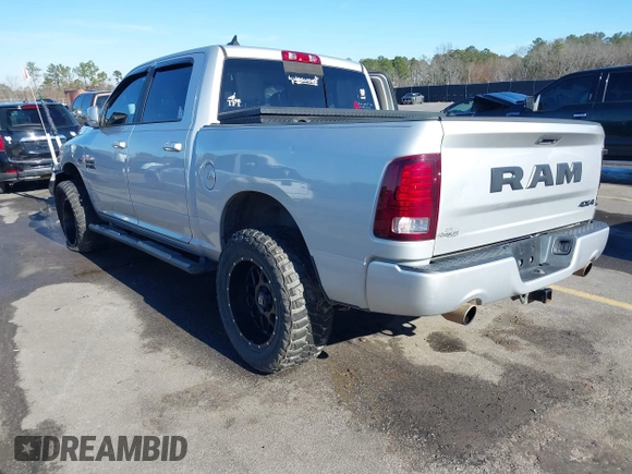 2018 Ram 1500 Night z VIN 1C6RR7MT1JS262536, wystawiony jako IAAI lot #41184477 z przebiegiem 105 008 mil mil oraz . Historia ofert i sprzedaży dostępna na DreamBid. Obrazek 3.
