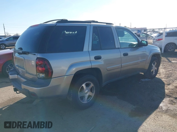 2003 Chevrolet TrailBlazer LS with VIN 1GNDS13S132365429, listed as a IAAI auction lot 41643164 with 196,033 mi miles. Bid and sale history available at carsss.com. Image 4.