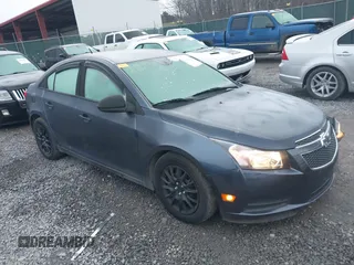 2014 Chevrolet Cruze LS z VIN 1G1PA5SG4E7201393, wystawiony jako IAAI lot #40955975 z przebiegiem 62 567 mil mil oraz . Historia ofert i sprzedaży dostępna na DreamBid. Obrazek 1.