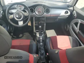 2005 MINI Hardtop z VIN WMWRC33405TJ64270, wystawiony jako Copart lot #52730515 z przebiegiem 99 702 mil mil oraz Szkoda całkowita • Salvage title. Historia ofert i sprzedaży dostępna na DreamBid. Obrazek 8.