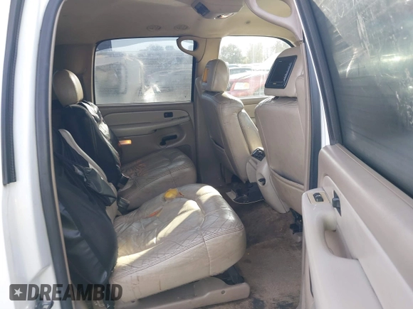 2001 Chevrolet Suburban LS with VIN 3GNEC16T31G213677, listed as a IAAI auction lot 41424335 with 255,425 mi miles. Bid and sale history available at carsss.com. Image 8.