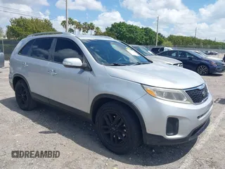 2014 Kia Sorento LX z VIN 5XYKT4A76EG502421, wystawiony jako IAAI lot #42176516 z przebiegiem 192 354 mil mil oraz . Historia ofert i sprzedaży dostępna na DreamBid. Obrazek 1.