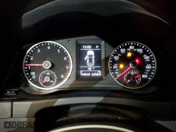 2016 Volkswagen Tiguan SEL with VIN WVGAV7AX0GW596482, listed as a Copart auction lot 50121345 with 104,643 mi miles and Salvage Title. Bid and sale history available at DreamBid. Image 9.