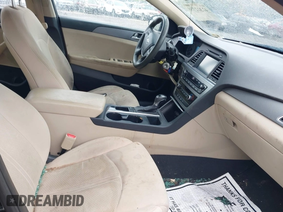 2017 Hyundai Sonata 2.4L z VIN 5NPE24AF2HH483323, wystawiony jako IAAI lot #42322738 z przebiegiem 144 607 mil mil oraz . Historia ofert i sprzedaży dostępna na DreamBid. Obrazek 5.