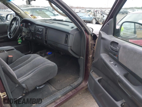 2004 Dodge Dakota SLT with VIN 1D7HG48NX4S751497, listed as a IAAI auction lot 41737935 with 106,064 mi miles. Bid and sale history available at carsss.com. Image 5.