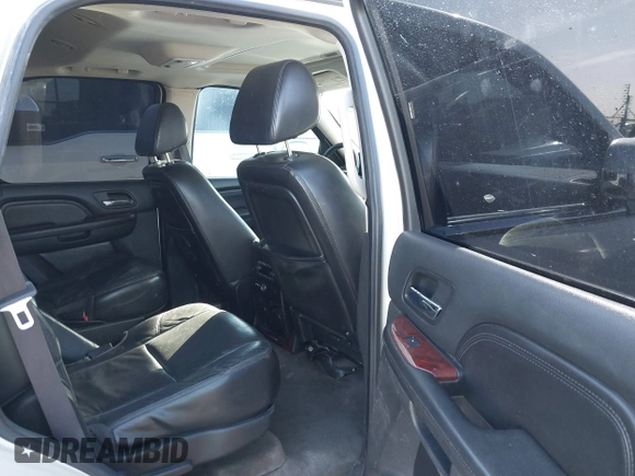 2008 Cadillac Escalade with VIN 1GYEC63868R231682, listed as a IAAI auction lot 41192659 with 194,604 mi miles. Bid and sale history available at carsss.com. Image 8.